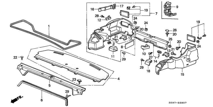 Rear tray/ trunk side garnish